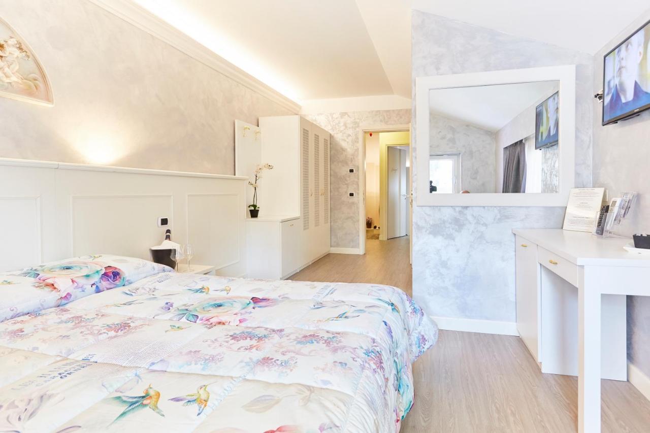 Hotel Villa Lilla Desenzano del Garda Exterior foto