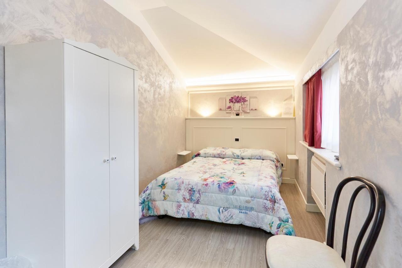 Hotel Villa Lilla Desenzano del Garda Exterior foto