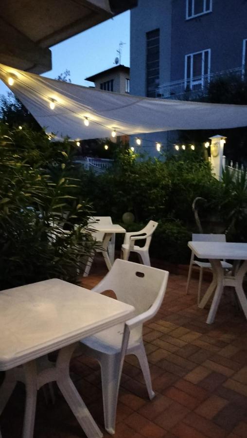Hotel Villa Lilla Desenzano del Garda Exterior foto