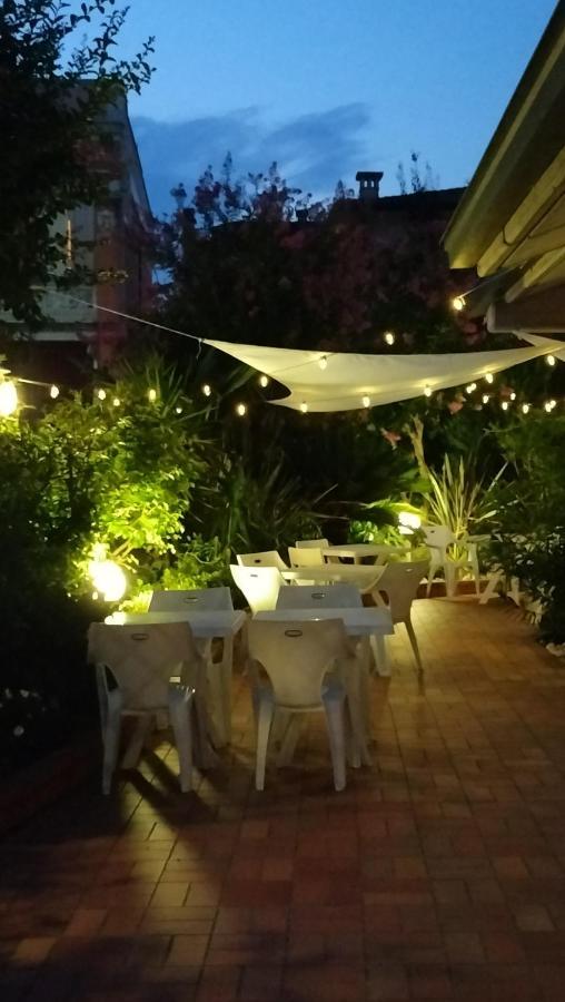 Hotel Villa Lilla Desenzano del Garda Exterior foto