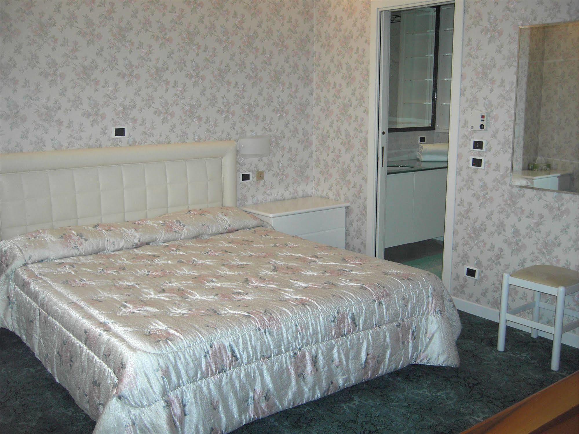 Hotel Villa Lilla Desenzano del Garda Exterior foto