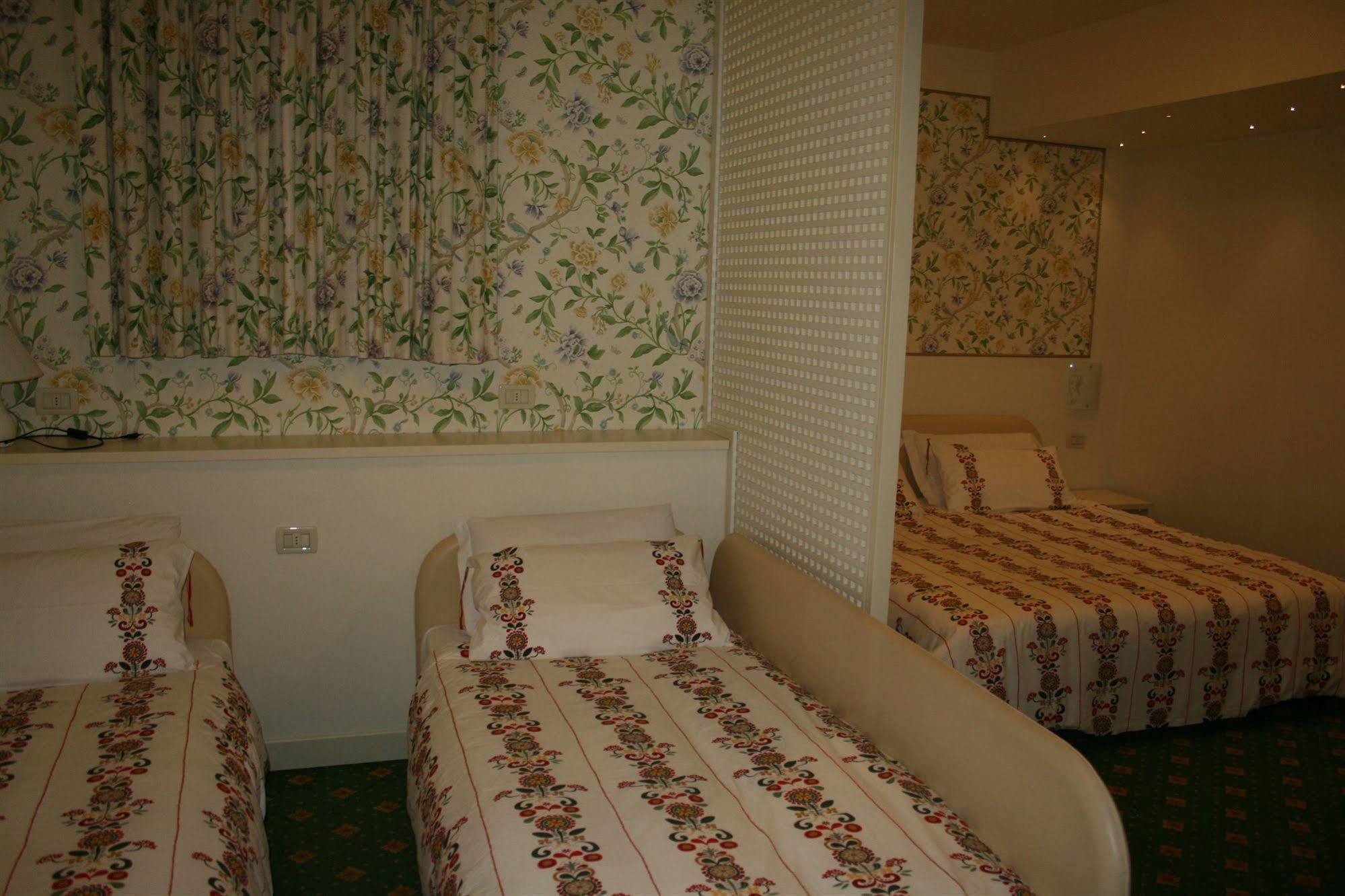 Hotel Villa Lilla Desenzano del Garda Exterior foto
